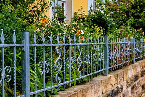 Metal Garden Fence Service